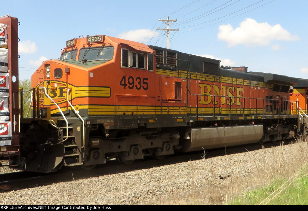 BNSF 4935